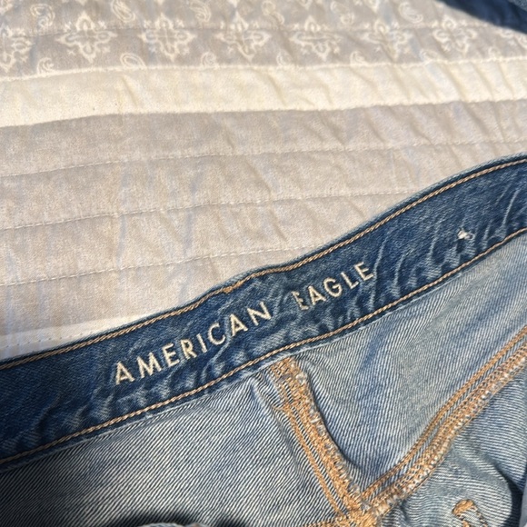 American Eagle 90's Boyfriend Women's Distressed Button Fly Denim Jeans Size 6 S - Picture 11 of 13